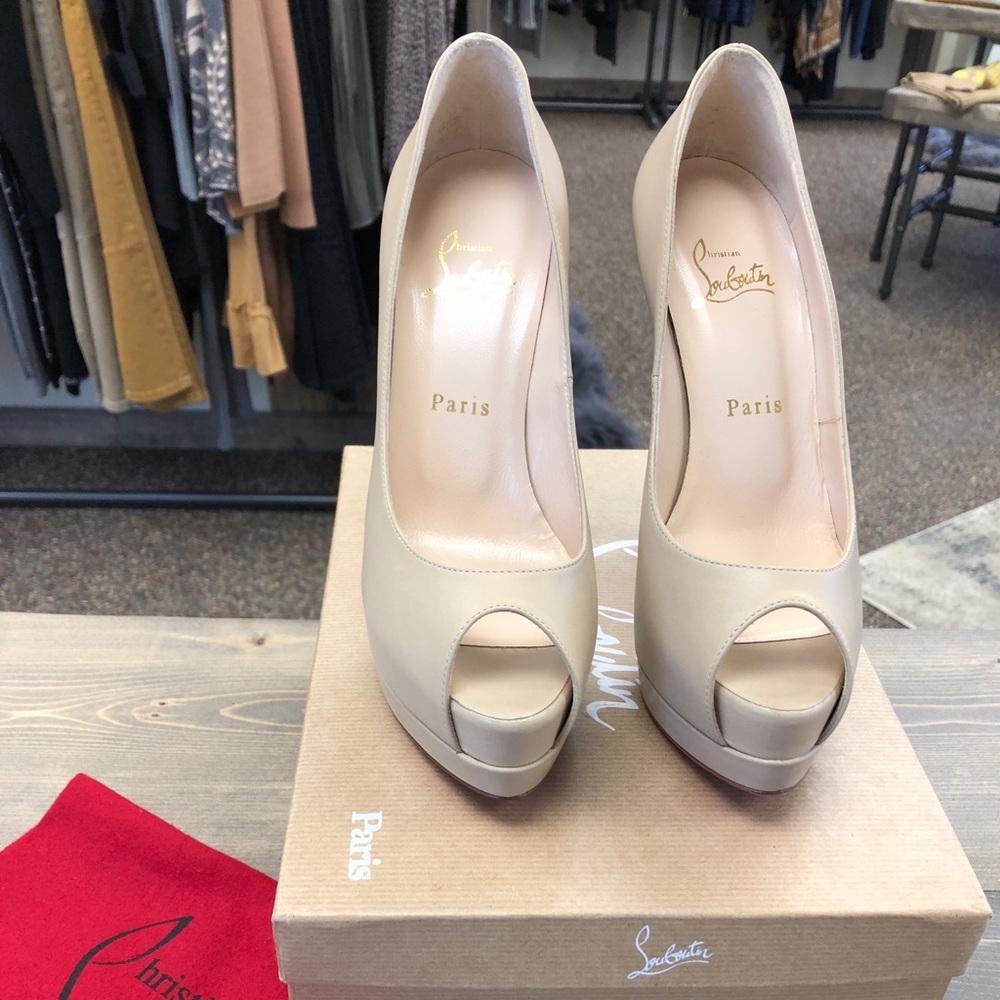 Women Shoes !